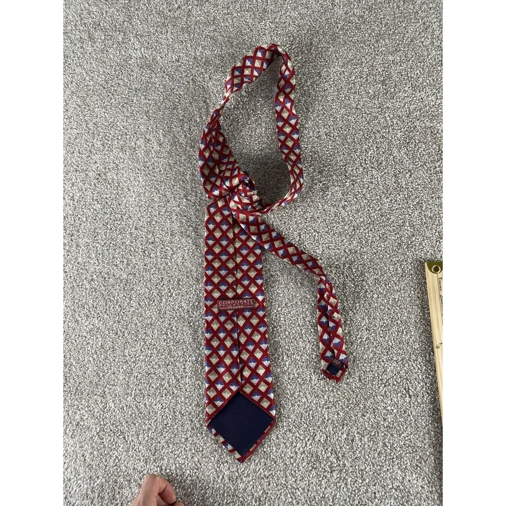 Jos A Bank 100% Silk Made In USA Men Red Tie Preppy Loud Blue/Gold Aztec Pattern